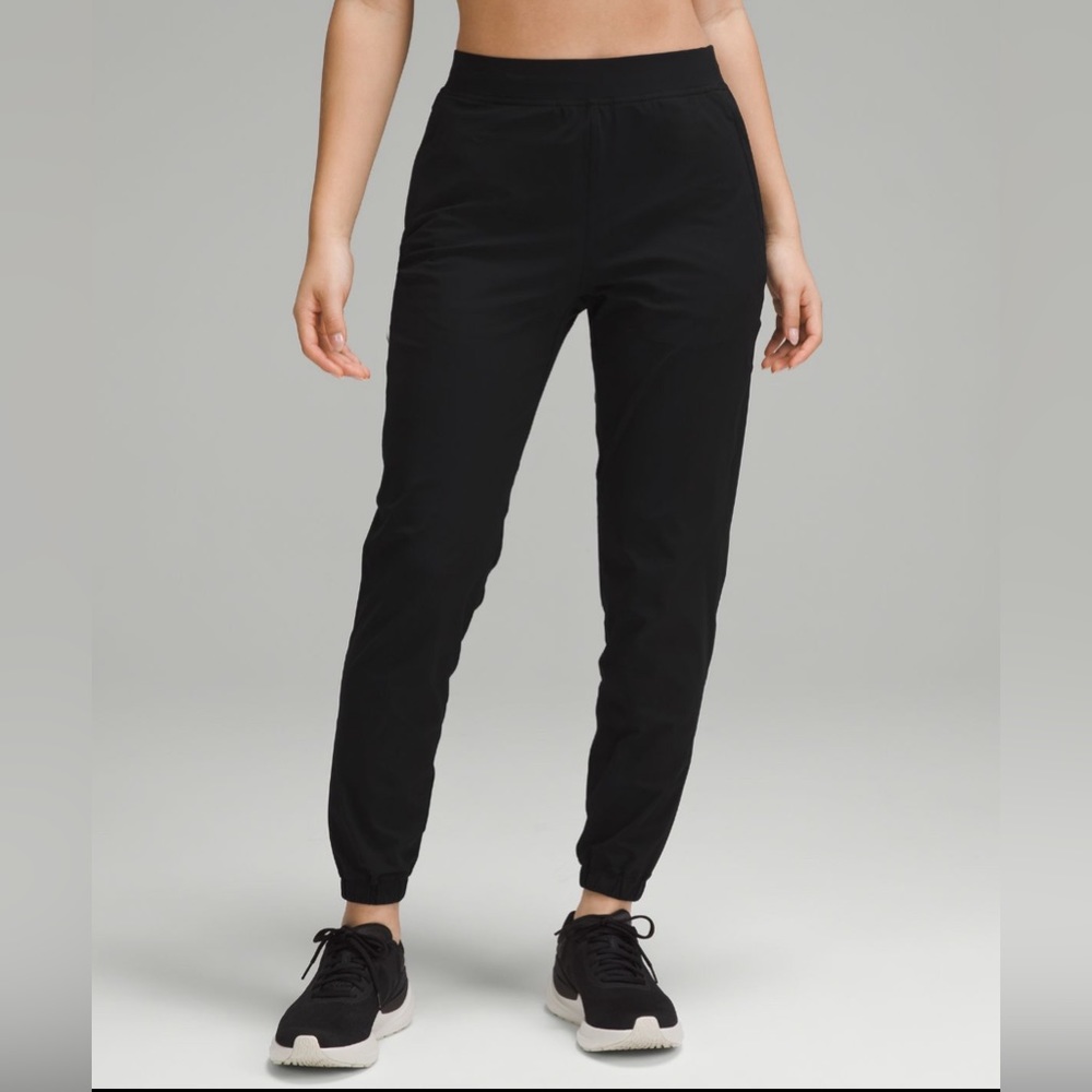 LULULEMON JOGGERS size 2